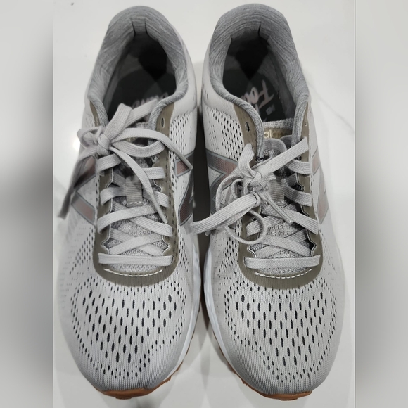 New Balance sneakers - Picture 2 of 2